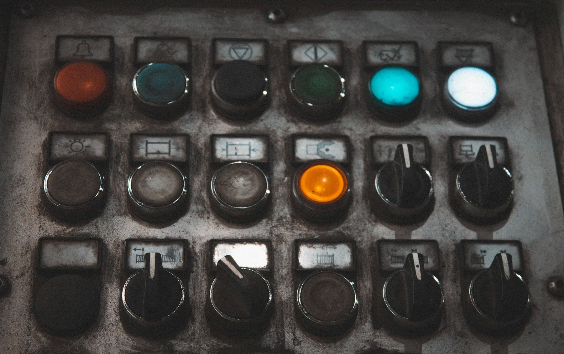 A technical release environment with projected light